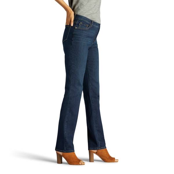 Visiter la boutique LeeLEE Women's Plus-Size Classic Fit Monroe Straight Leg Jean 24W Medium Black 