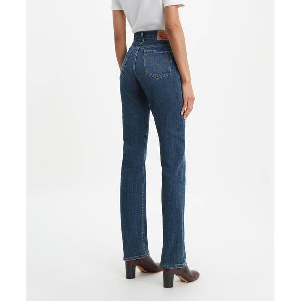 Levi's Women's Classic Straight Fit Jeans - 39250-0030-6M | Blain's Farm &  Fleet