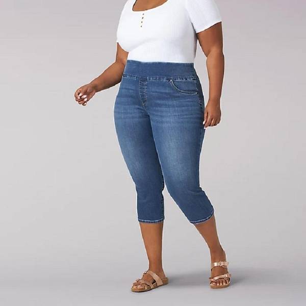 Lee Women's Plus Size 21" Sculpting PullOn Capri Pants, Camden, 18W
