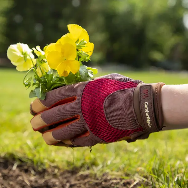 Medium Women's Breathable ComfortHyde Leather Hybrid Work Gardening Gloves Wells Lamont 7872