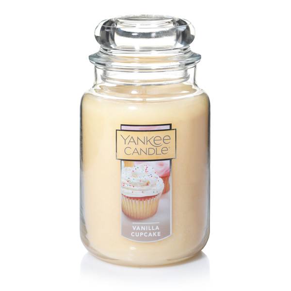 Yankee Candle Cherries On Snow Scented, Classic 22oz Large Jar Single Wick  Candle, Over 110 Hours of Burn Time