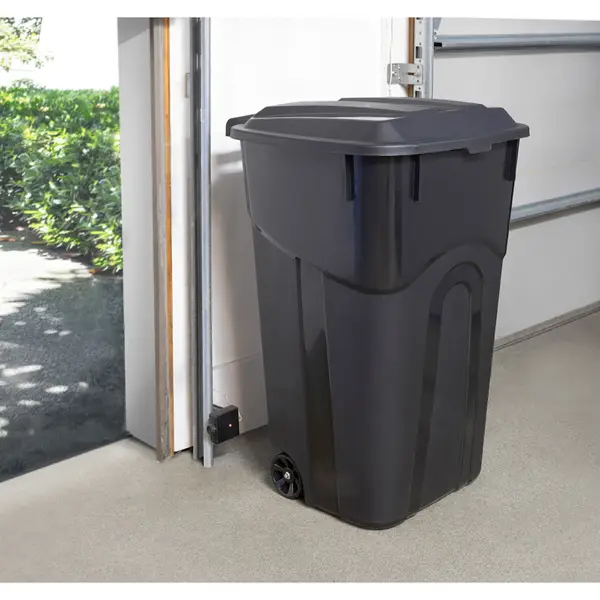 United Solutions RM134501 Trash Can, 45 gal Capacity, Pla