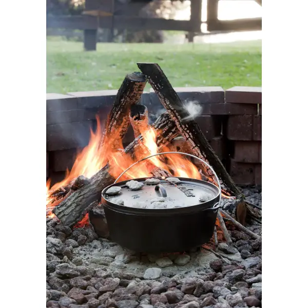 Lodge 14 Inch/10 Quart Cast Iron Deep Camp Dutch Oven - L14DCO3