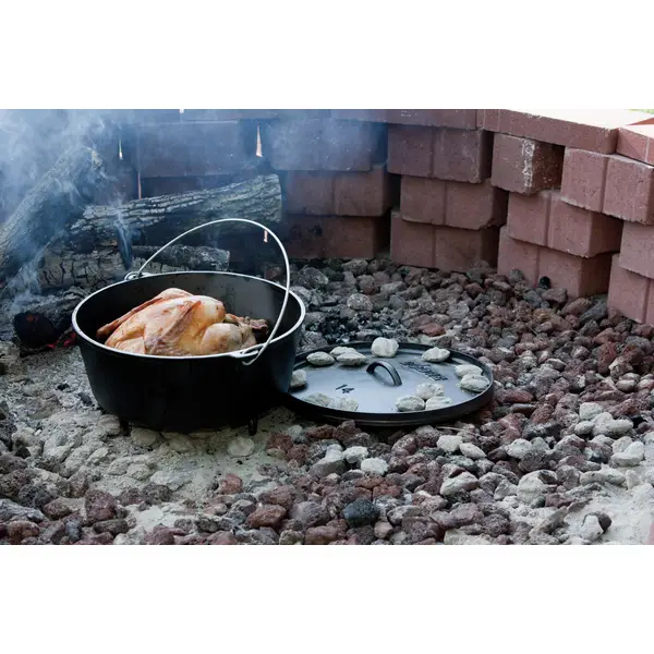 Lodge 14 Inch/10 Quart Cast Iron Deep Camp Dutch Oven - L14DCO3