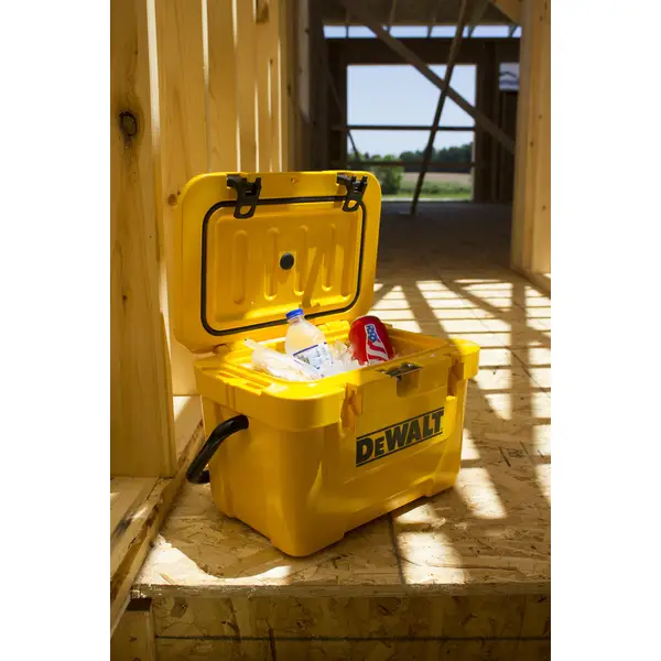 DEWALT 10 QT Lunchbox Cooler - DXC10QT | Blain's Farm & Fleet