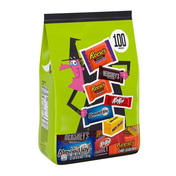 Photo of 41.13 oz Assorted Halloween Candy Bulk Bag