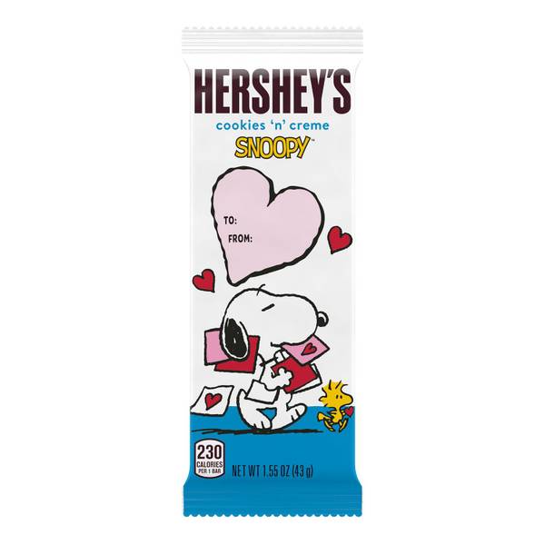 Photo of 1.55 oz Cookies 'n' Creme Snoopy Candy Bar