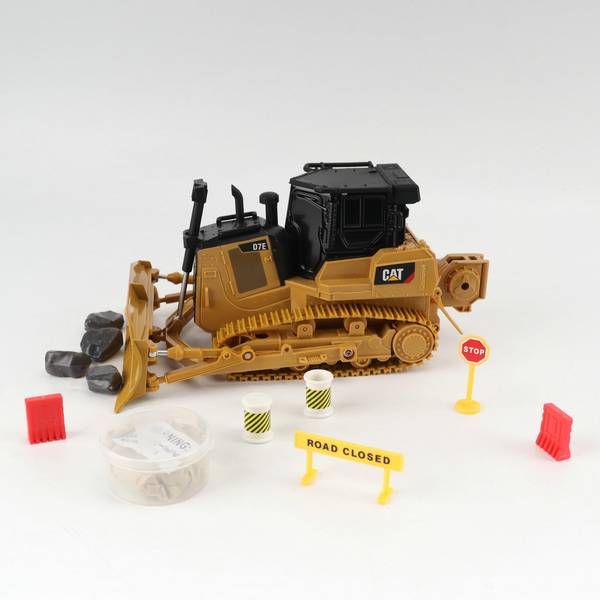 CAT 1:32 Diecast Earth Mover Assorted - 84041A | Blain's Farm & Fleet