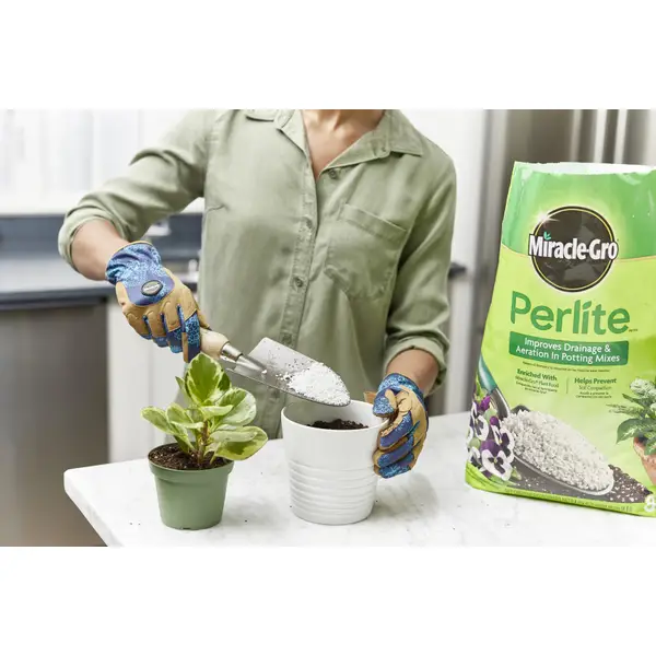 Miracle-Gro Perlite, 8 qt - 74278430 | Blain's Farm & Fleet