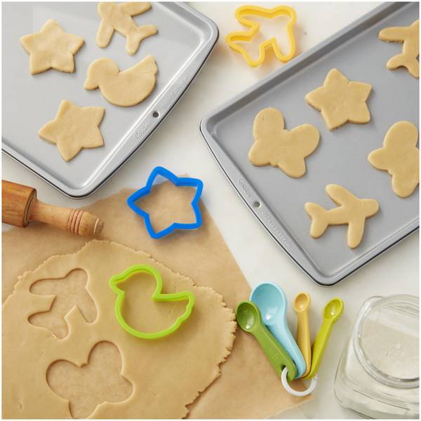 Wilton 14 Piece Cookie Baking Mega Set XL Cookie Sheet & Rack + Cookie  Cutters